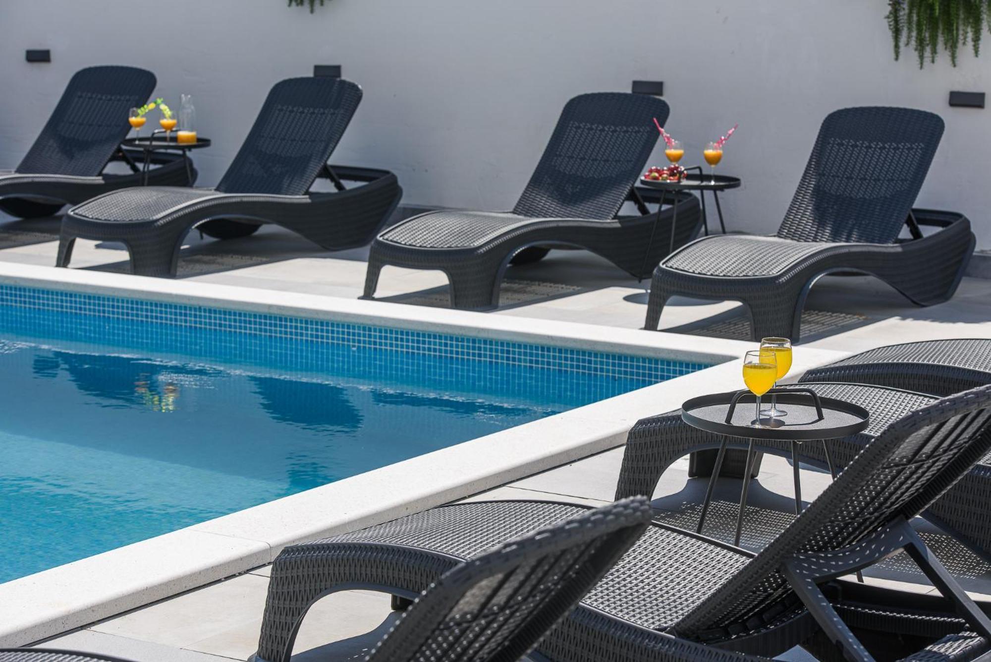 Villa Barbara & Zoran With Free Parking And Heated Swimming Pool Seget Vranjica Exterior foto