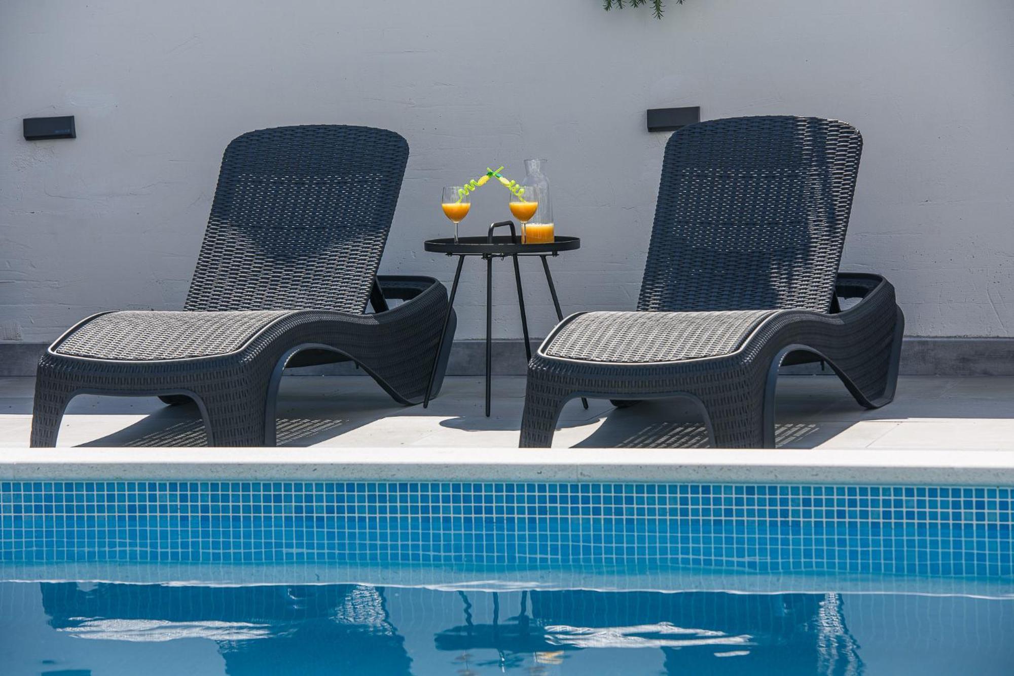 Villa Barbara & Zoran With Free Parking And Heated Swimming Pool Seget Vranjica Exterior foto