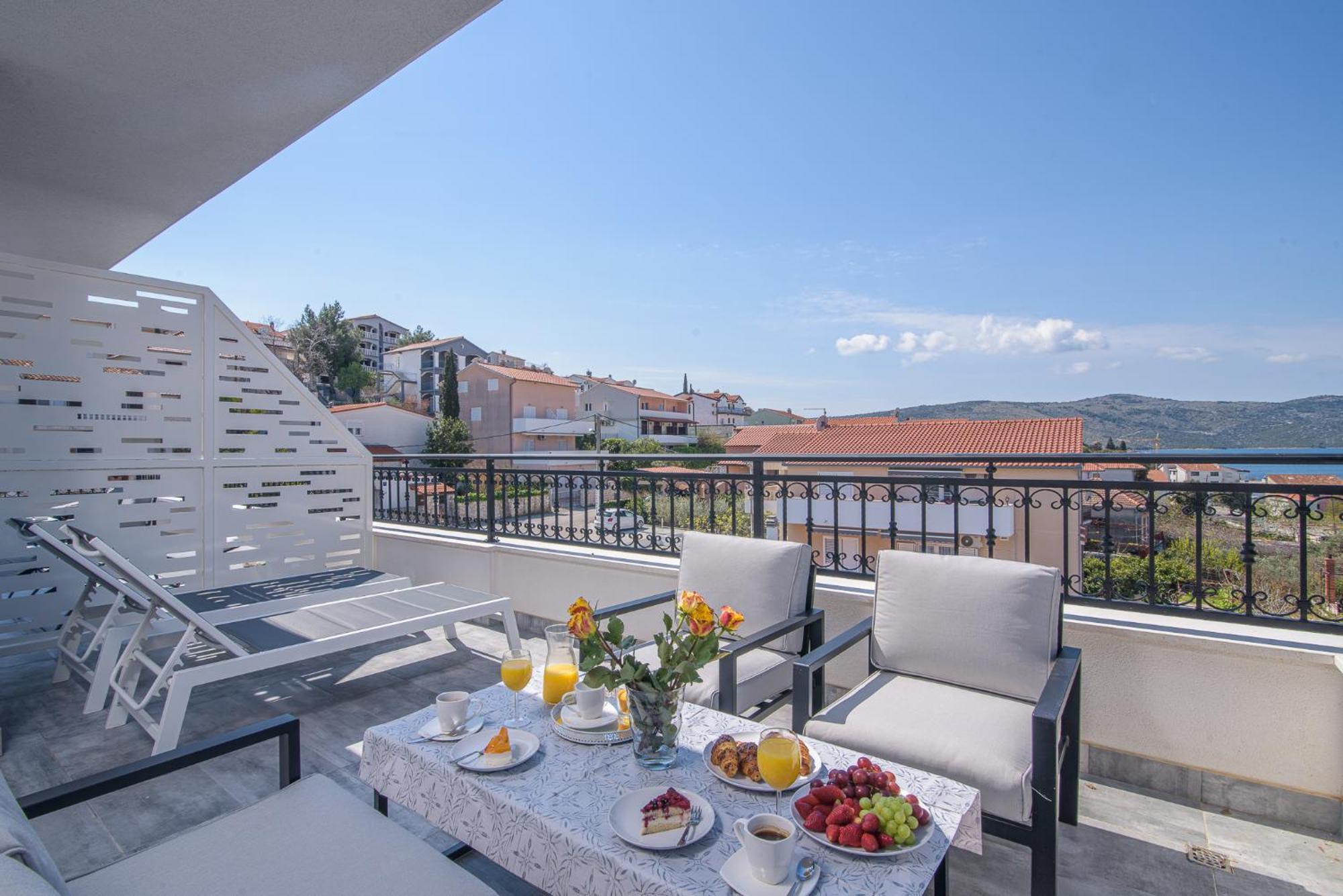 Villa Barbara & Zoran With Free Parking And Heated Swimming Pool Seget Vranjica Exterior foto