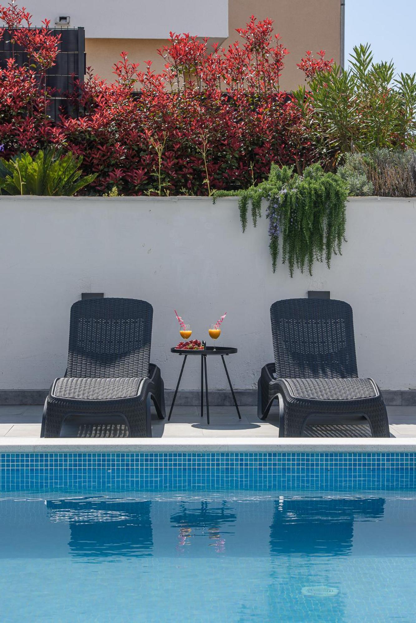 Villa Barbara & Zoran With Free Parking And Heated Swimming Pool Seget Vranjica Exterior foto