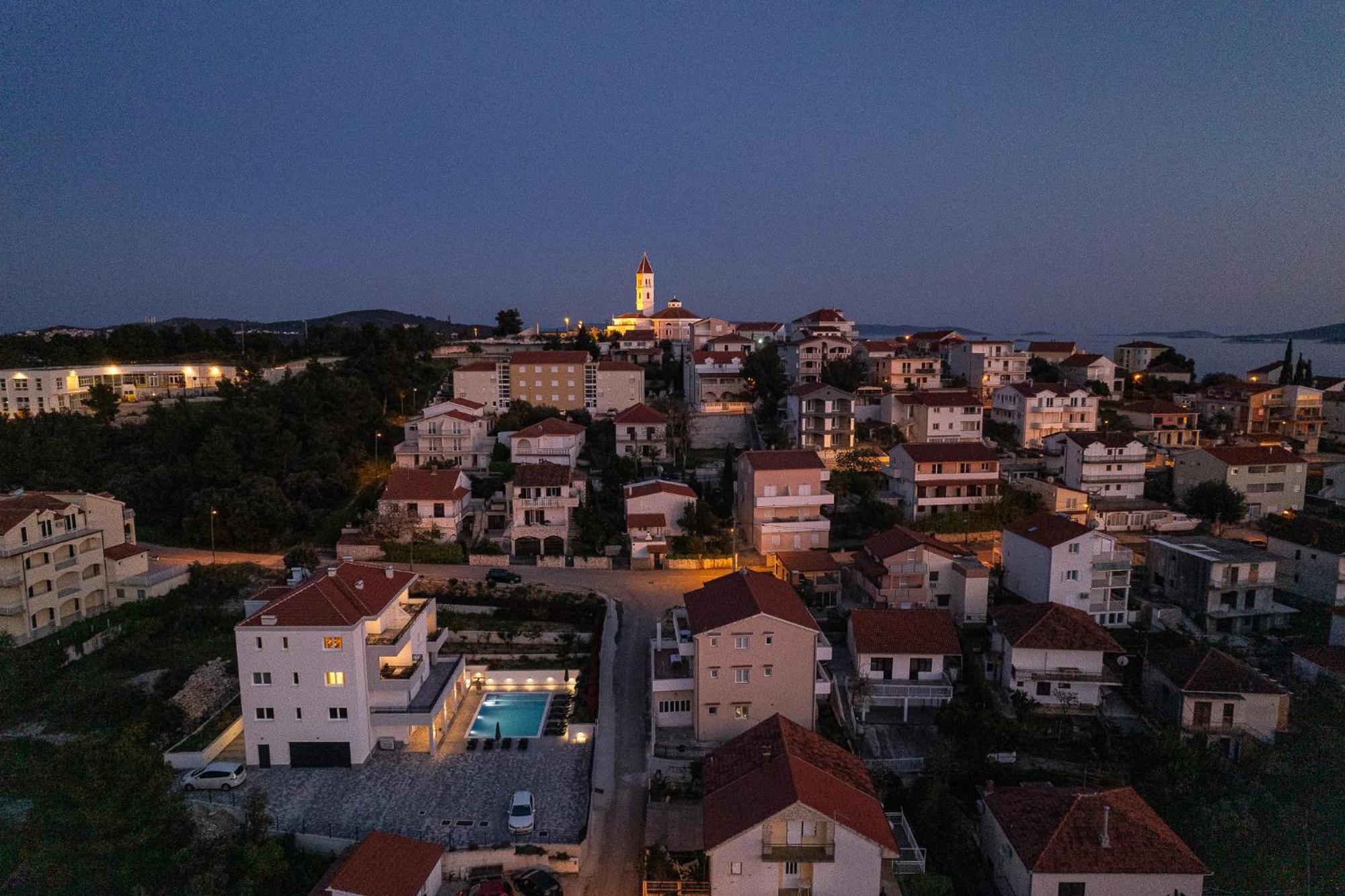 Villa Barbara & Zoran With Free Parking And Heated Swimming Pool Seget Vranjica Exterior foto